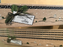 boîte cartonnée décorée (Allié Gourmand)